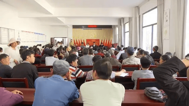 鐘山區(qū)大河鎮(zhèn)開展糧食作物病蟲害防治及鼠害綠色防控技術(shù)集成示范現(xiàn)場培訓(xùn)會:病蟲害防治